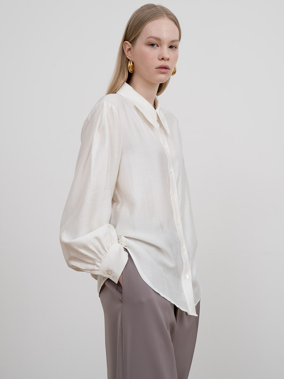 [진세연 착용][박은빈 착용] Modal blend shirring blouse in ivory
