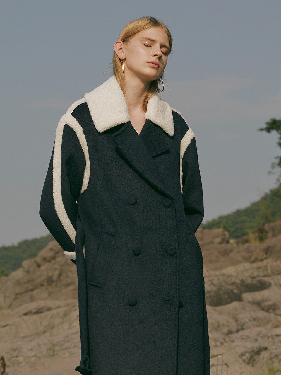 [LAST 1장]Wool blend contrast shearing lined coat in navy
