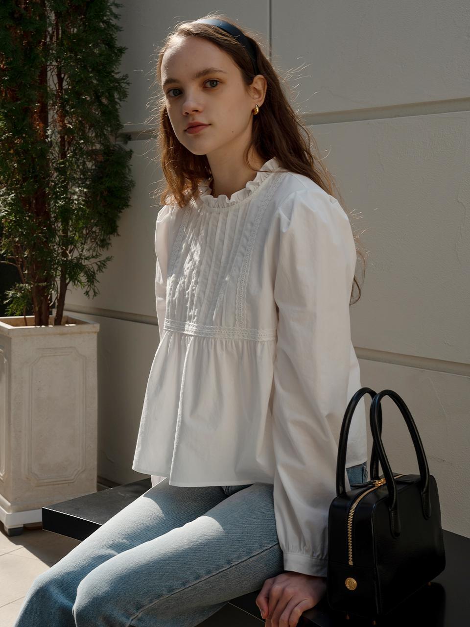 Lace collar point pintuck blouse_White