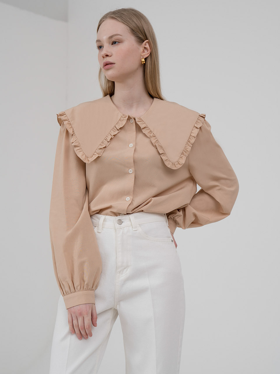 [Last 1장][엄현경 착용] Cape collar blouse in beige