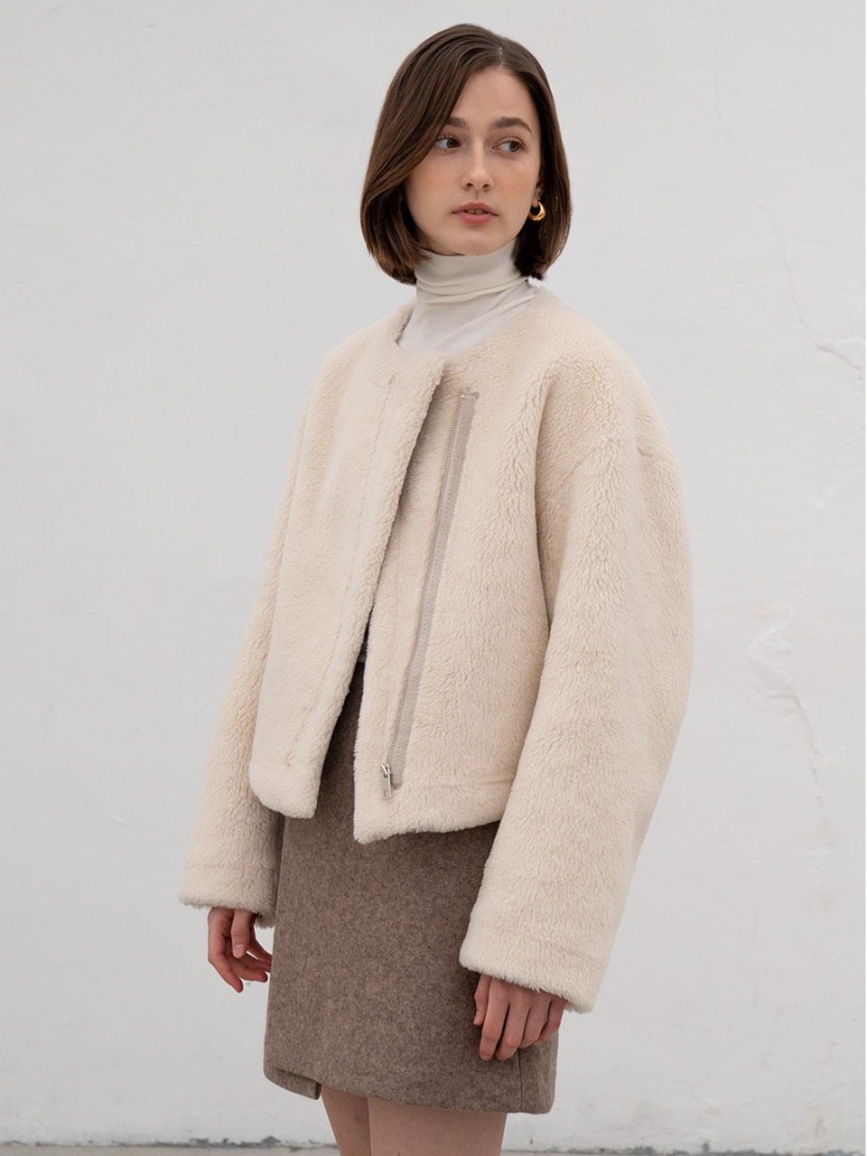 [허영지 착용]Collarless zip up eco-shearing jacket_Ivory