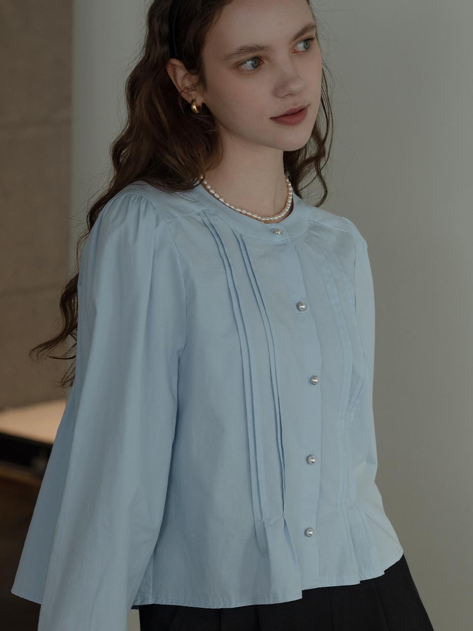 Pearl button point pintuck blouse_Skyblue