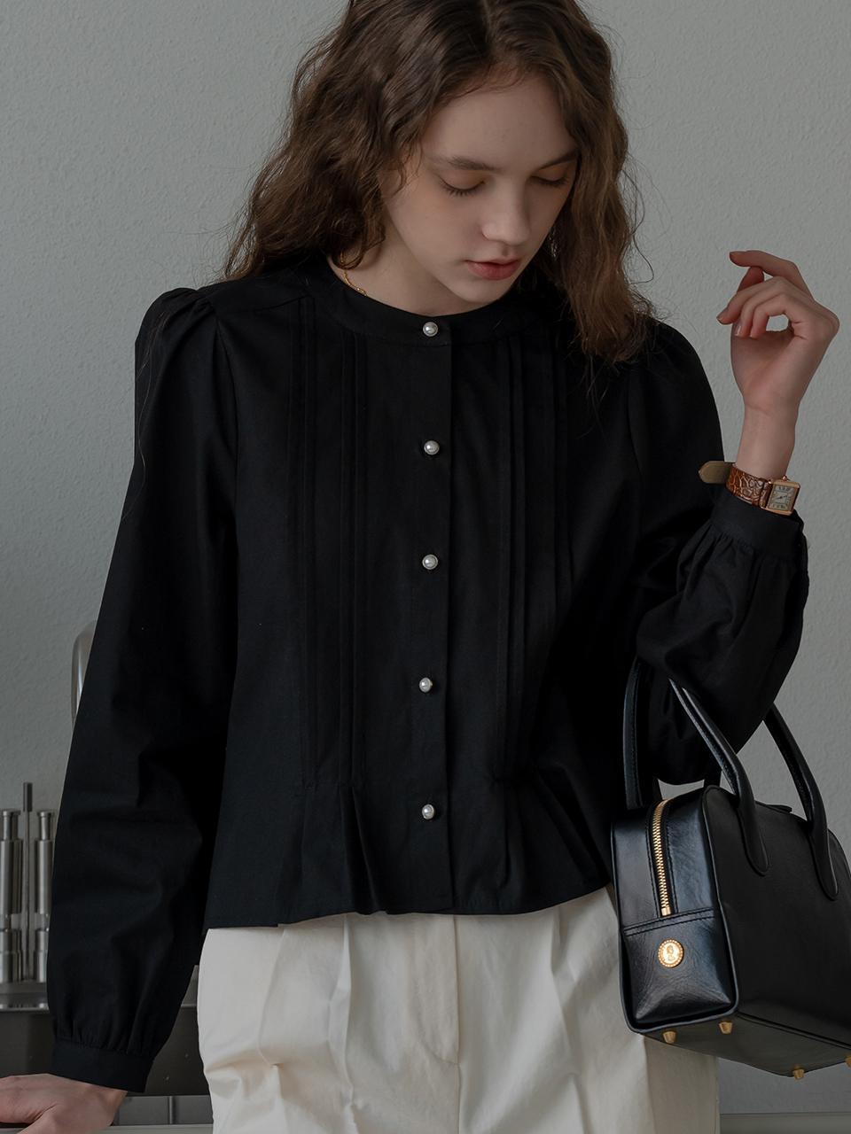 Pearl button point pintuck blouse_Black