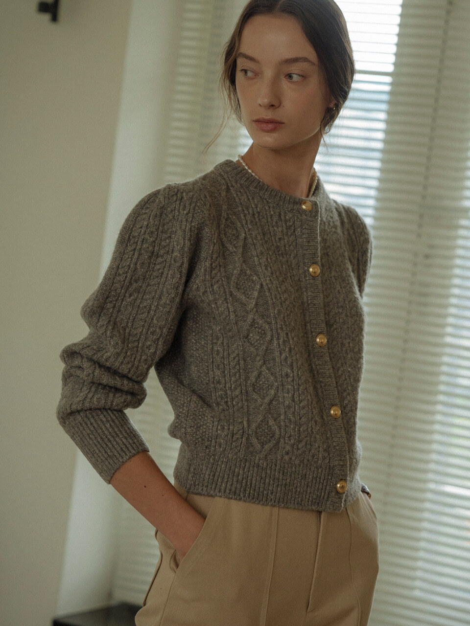 Paisley puff cable round-neck cardigan_Gray