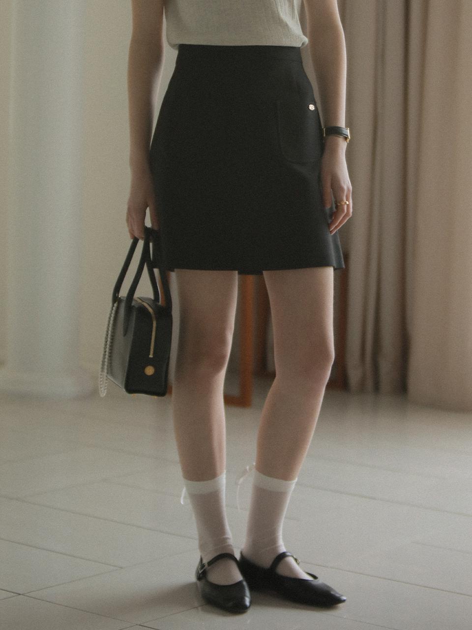 Front two pocket A-line skirt_Black